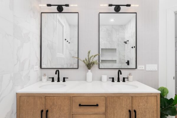 A,Bathroom,With,Marble,And,Stacked,Vertical,Subway,Tiles,,A